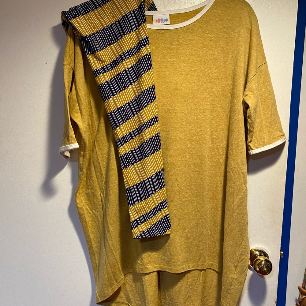 Lularoe XS Irma w/OS Leggings -EUC